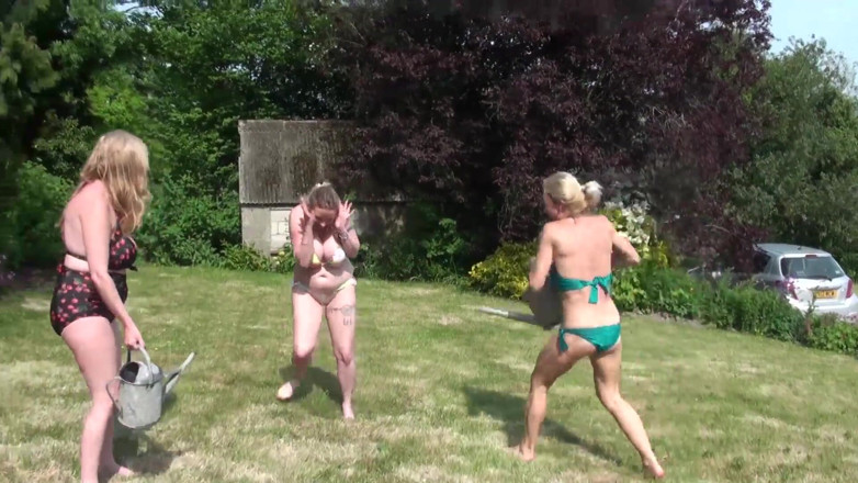 Dirty Doctors Clips - Mature British Lesbians: Diversión lésbica al sol