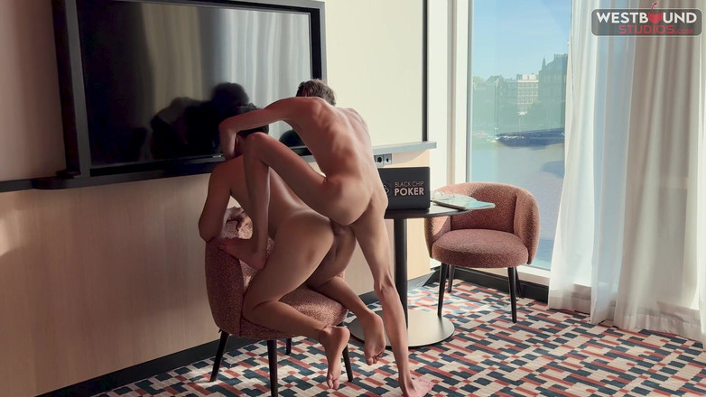 Latin Twinks: Leo låter Felipe P20 Knulla honom för att få läxorna...