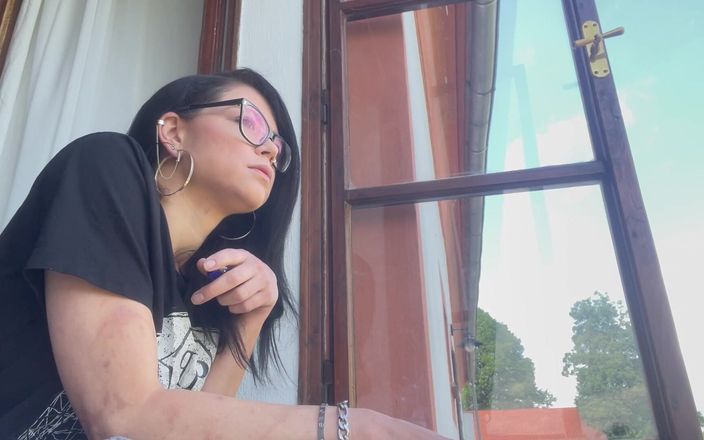 Shione Cooper: Kompilasi videoku lagi merokok 22 menit