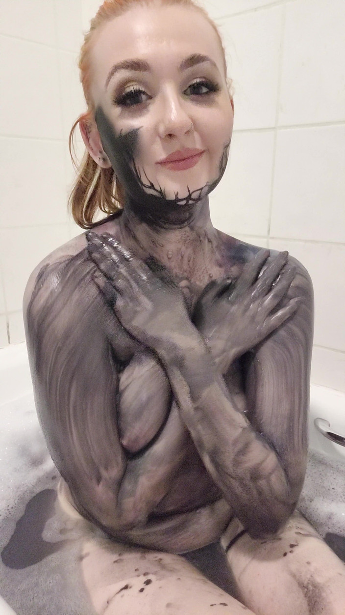 Em Yang: Penghapusan mandi cat tubuh gwenom &amp; menyambar payudara