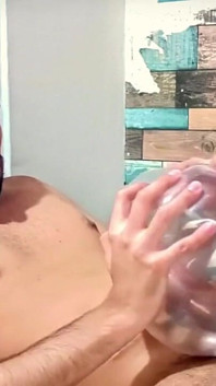 Follando un condón inflado hasta que me corro dentro de él