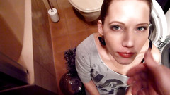 Vengalo: Pissloving záchodová dostane naplněnou pusu od Vengalo