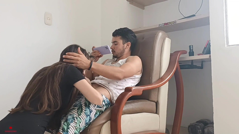 skpro_: Ce muie sexy și delicioasă de la sora mea vitregă ajung...