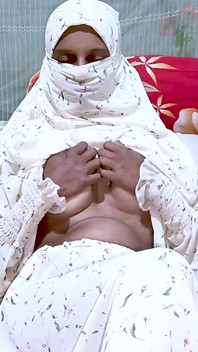 Pakistani Girl Fingering Video Wearing Hijab.