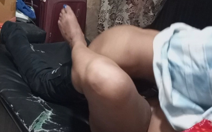 Stepmom baby: 배다른 아들 친구와 새엄마