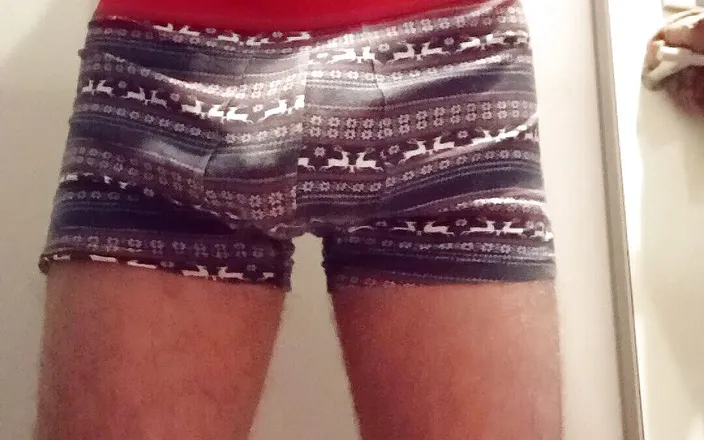 Dick Boys Studio: Guy jerks off in the fitting room