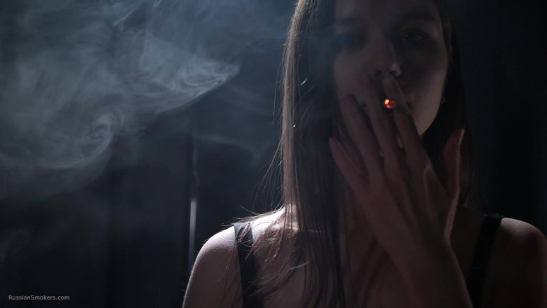 Russian Smokers: Powolne uwodzenie palenia - dym, krzywe i kontrola