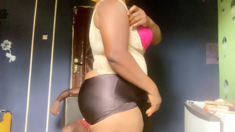 Enyival: A casa da sola con il fratello del marito