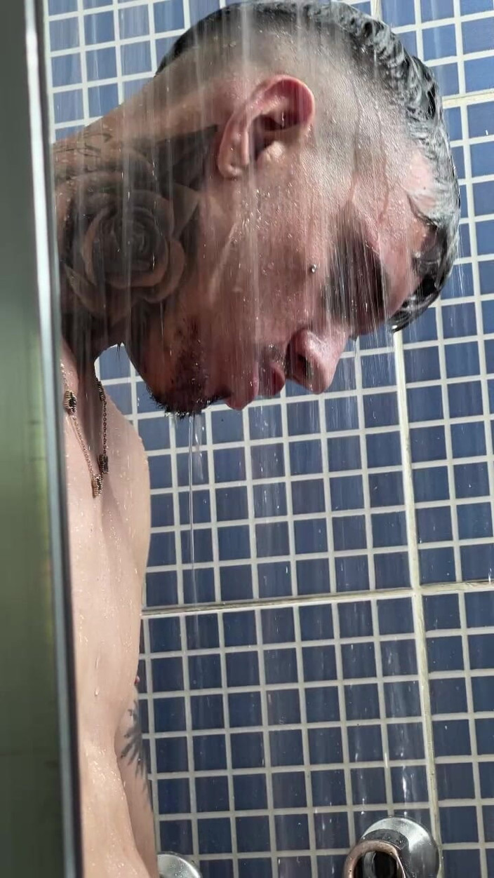 Edumancini: Relaxing in the Shower