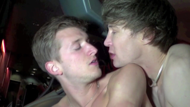 Gaybareback: Sexy bissexual fodida pelo xxl pau de calixte de Paris