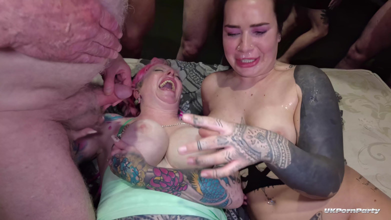 100% Amateur Gangbang and Bukkake from the UK!: Дві грудасті татуйовані британські повії хардкорна груповуха