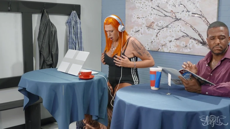 Trans Angels: Creme na Cafeteria Cherie Deville Dante Colle Aspen Brooks