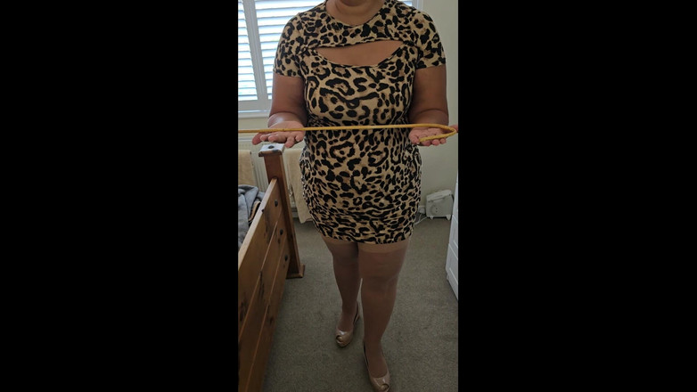Slutty Ms B: B女士因为是一个淫荡的荡妇而要求并受到惩罚