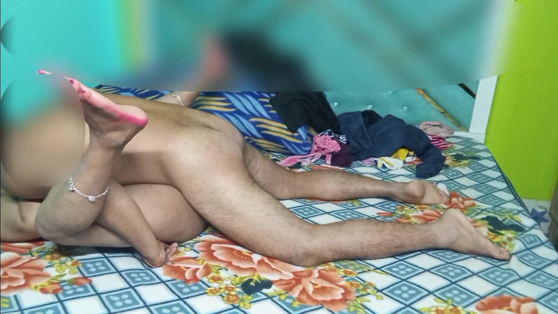 Manjushukla: Village Bhabhi har sex med sin man.