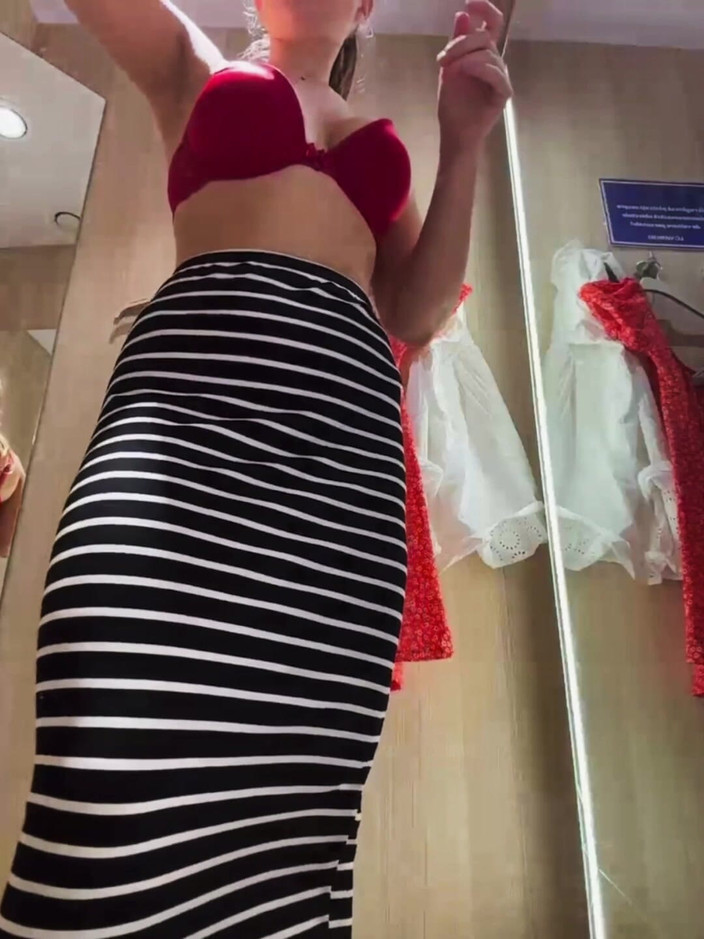 JuiceLussie: Ngentot anal ekstrem kontol besar di depan umum