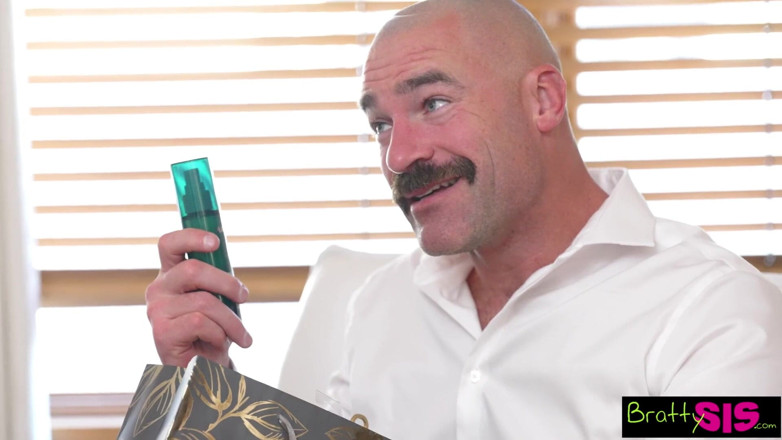 BrattySis: Happy Stepfathers Day Stepdaddy - S23:e3