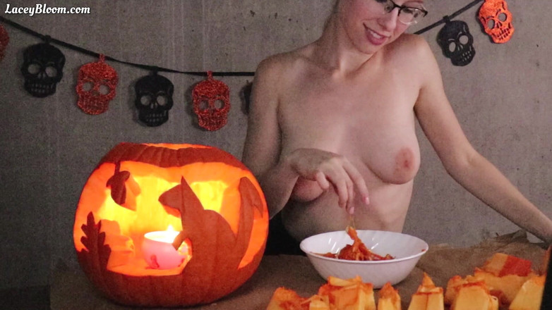 Lacey Bloom: Joacă cu dovleac 5:21