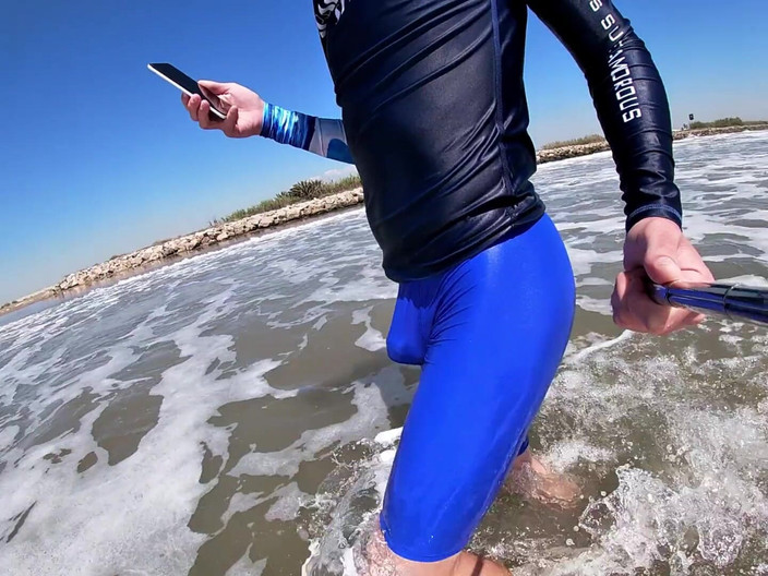Cool Body: Homens e mulheres na praia ficam com tesão vendo meu...