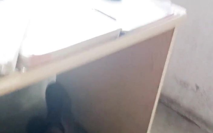 213san: Я був на роботі, і мій друг просто змусив мене збудитися, і мені довелося дрочити її, поки не вийшло все моє молоко.