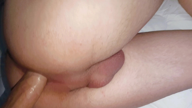 ArchiRusik: Silný, velký penis v krásném a hladkém zadku twink! Close-up!