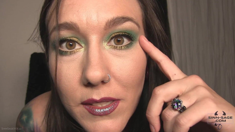 Sinn Sage: Keep Eye Cumtact menampilkan Sinn Sage