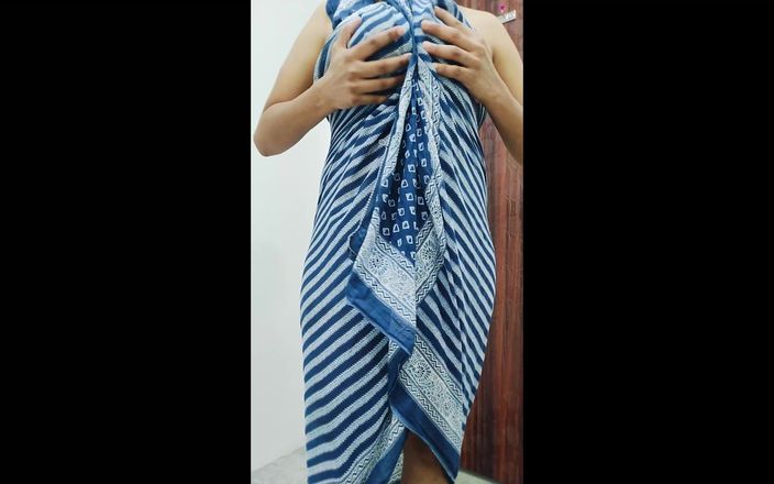 YourUrfi: देसी लड़की अपनी टीचर के लिए गांड दिखाती और चूत में ऊँगली करती है