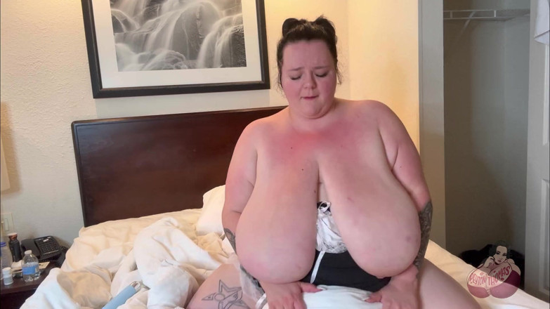 Peyton Thomas: BBW Maid Cums on Your Pillow