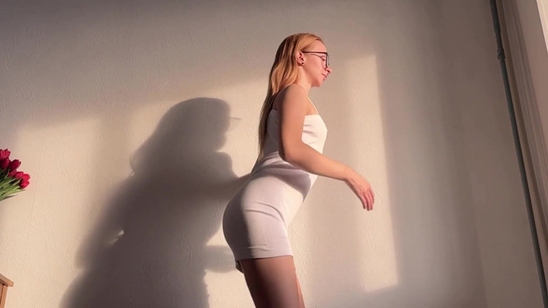 Skinny_lady69: Yoga en robe courte