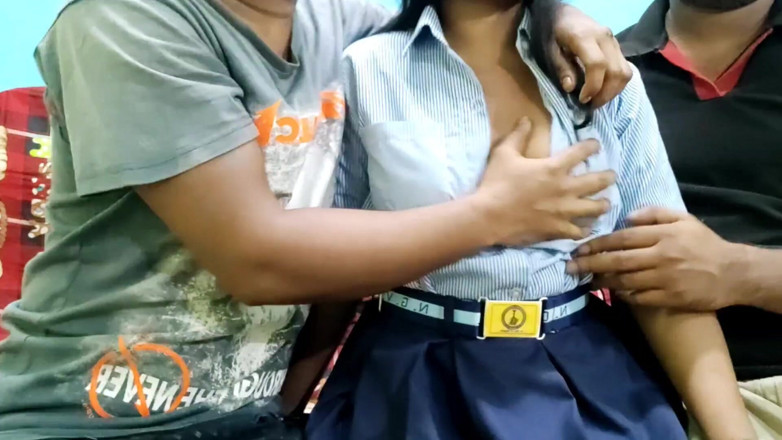 Mumbai Ashu: Due ragazzi scopano duro nella ragazza del college