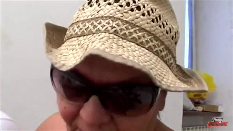 Vere Casalinghe Italia.: My husband gets turned on when I'm a horny slutty...