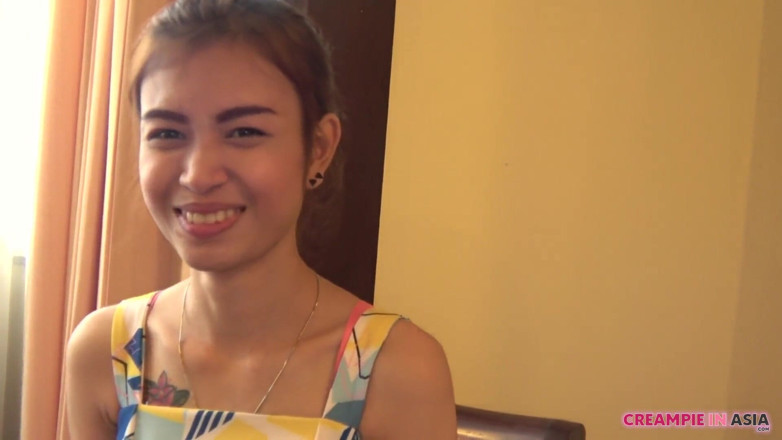 Creampie In Asia: A slender beautiful girl! Successfully bareback, her reaction was great....