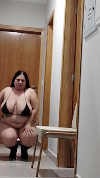 Mature BBW MILF Traveling, Fans in Slow Motion