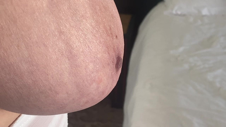 Aunty Sandra vintage girdle queen: Makcik Sandra memakai Tan Rhtnya