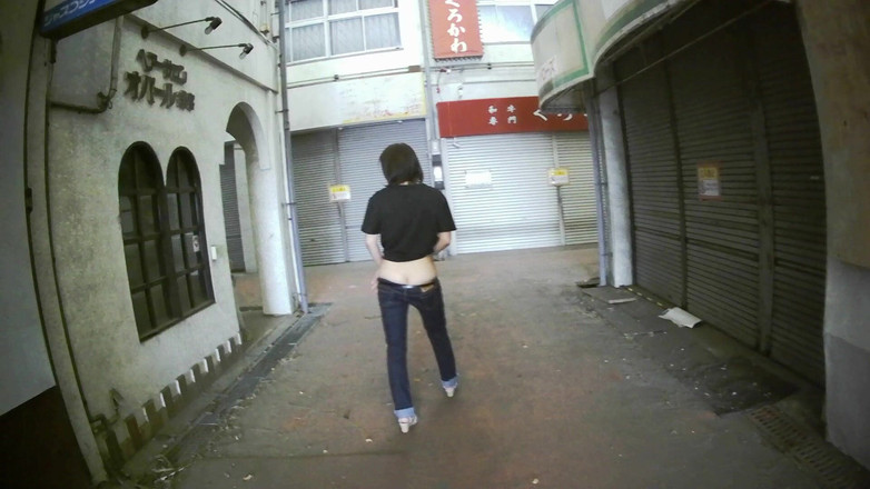 Mayumi Kanzaki: Japon dışarıda yürüyerek yürüyor