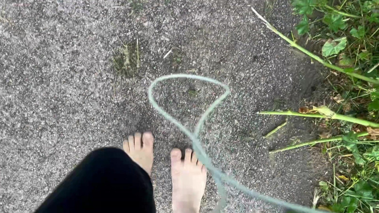 EeveeXo: Barefoot berjalan di pantai Sfw