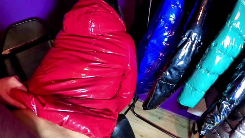 MilfyCalla: Red Glossy Downjacket bakış açısı. Sigara içme, domaltma ve ceketime çifte...