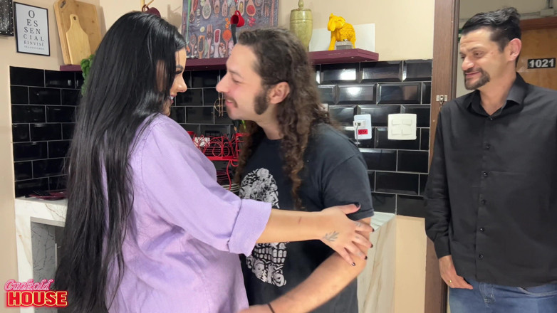 CuckoldHouse: Fille Mariée Dans Une Orgie Avec Sexe Anal À La Cuckold...