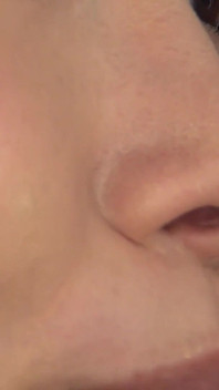 ノーズは大きく開いています。鼻水が滴り落ちる。彼女はくしゃみをしてあなたの顔に涙を流します POV。