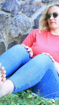Sesi wawancara gadis super semok dengan kaki jenang yang super semok