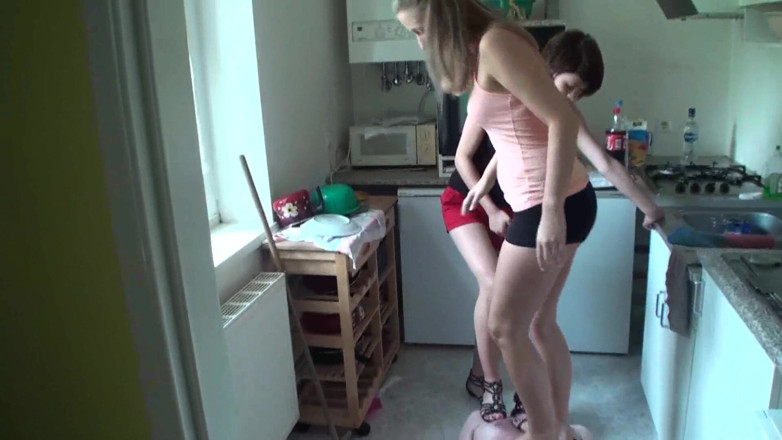 Femdom Austria: Kuchnia deptanie kary