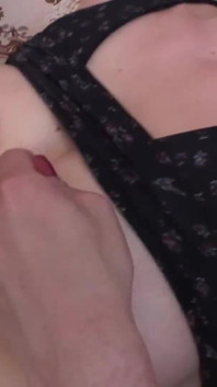 ソファで叩かれる素人毛深い熟女