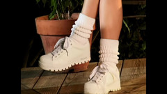 Bewitched!: Una Joven Rubia Atractiva Que Prefiere Tener Una Polla Madura...