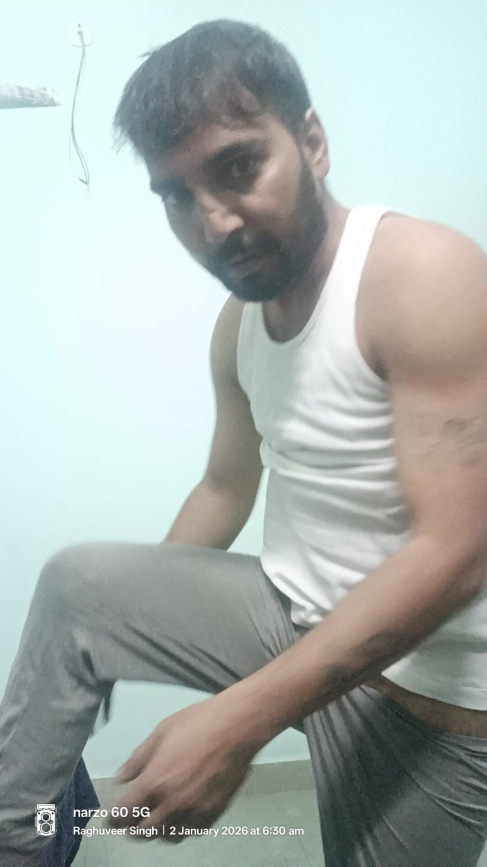 Rajasthani-old-lover: Indian desi man bucurați-vă de duș și Masterbation show cu vecinul...