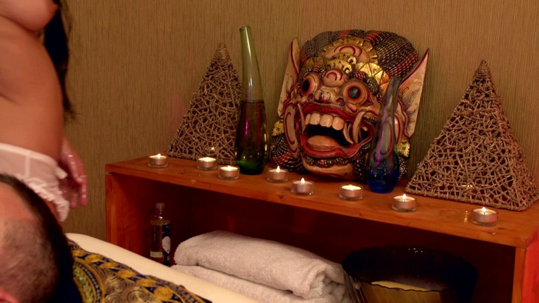 EroticPlanet XXX: Sexy Masajista Masajea Enorme Polla, Folla Y Corrida