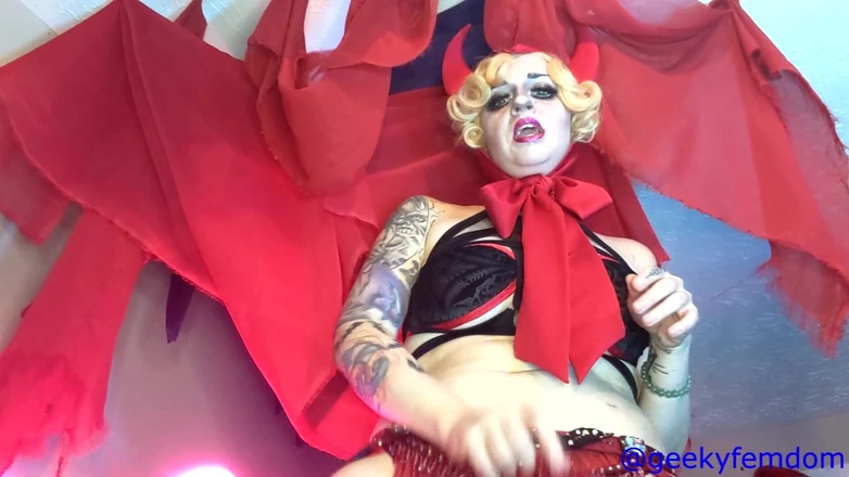 Geeky Femdom: Berurusan dengan She Devil Two Parter