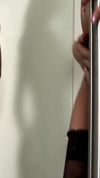 그녀의 거대한 자지를 따먹는 야생의 만족할 줄 모르는 쿠거 성전환자
