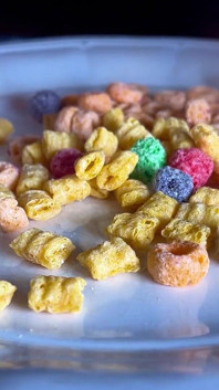 Tante seksi bikin kamu sarapan pagi dengan kakinya