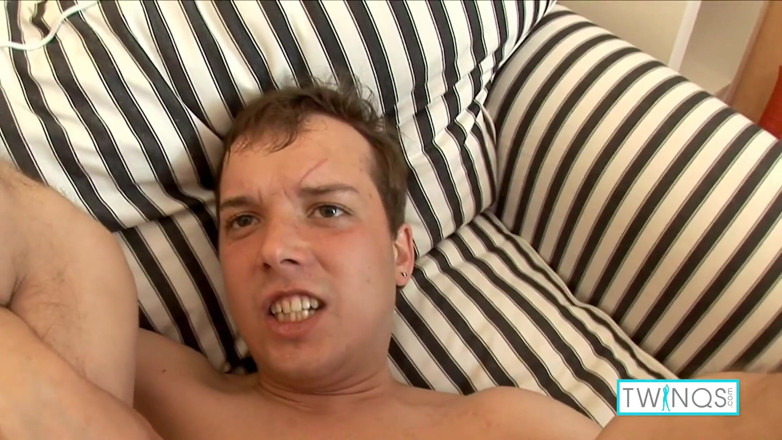 Twin Qs: Geile jongen George maakt een ritje op de grote lul...