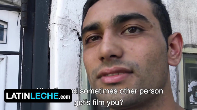 Latin leche: Latin Leche-無邪気なラテン系の男の子は見知らぬ人の前でジャークオフすることに同意しますが、だまされて犯されます