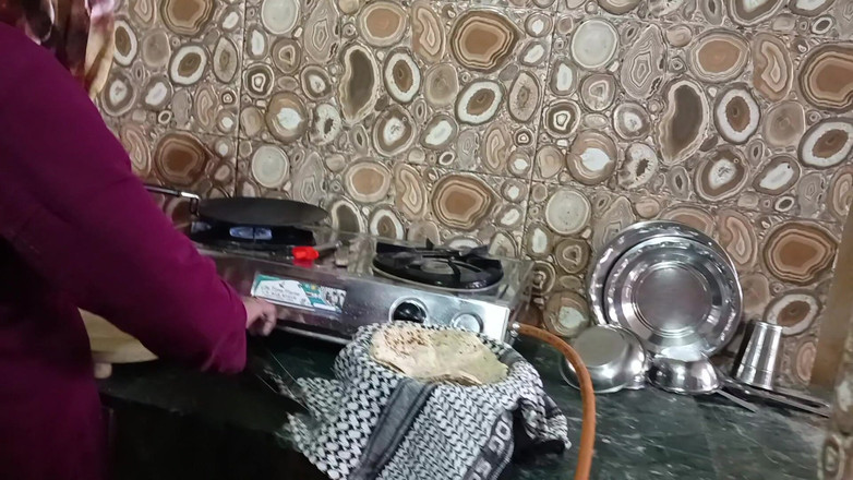 Bhabhi UP: Je suis allé dans la cuisine avec la femme d’un...